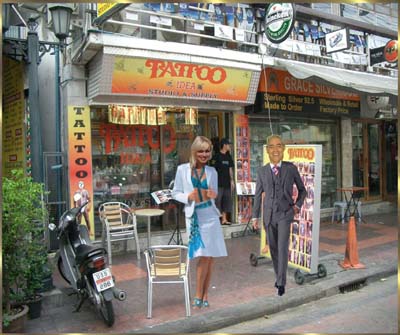 Die Khaosan-Strasse in Bangkok Ein Tattoo Shop